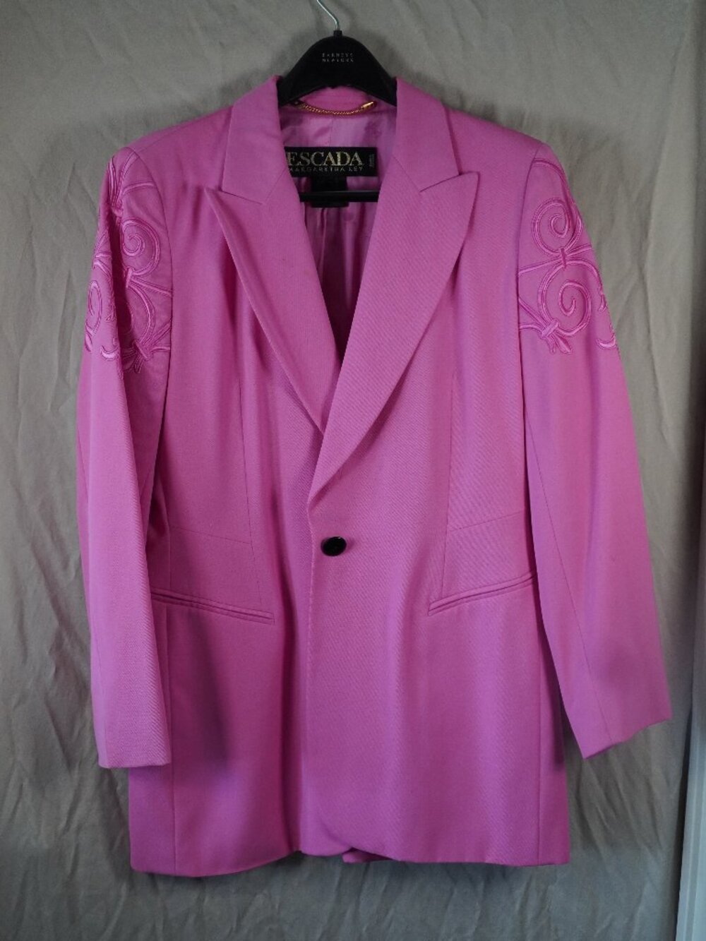 Vintage Escada embroidered fuchsia wool blazer